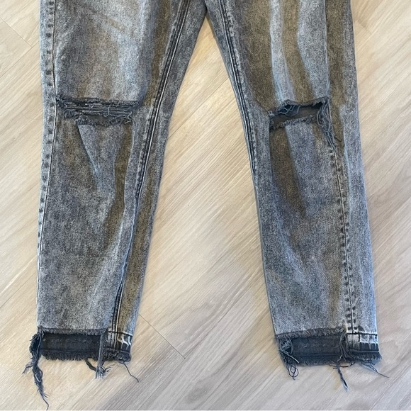 American Eagle ripped mom jeans black wash gray denim NWOT size 4R - Picture 4 of 13